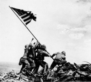 joe-rosenthal-raising-the-flag-on-iwo-jima-1945